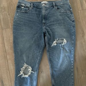 Brand New Women’s Abercrombie & Fitch high rise mom jeans